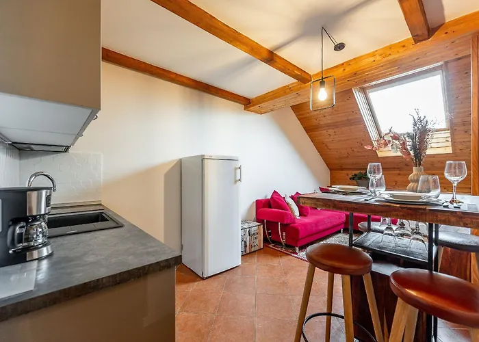 Mezonet Na Namesti Lägenhet